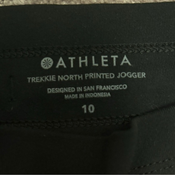 Athleta Trekkie North Printed Jogger Pants Black Floral Size 10 - Picture 2 of 8